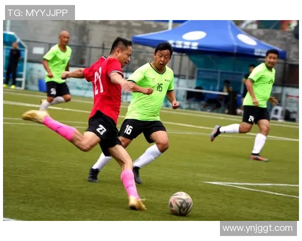 足球巨星跨界挑战篮球赛场精彩瞬间回顾